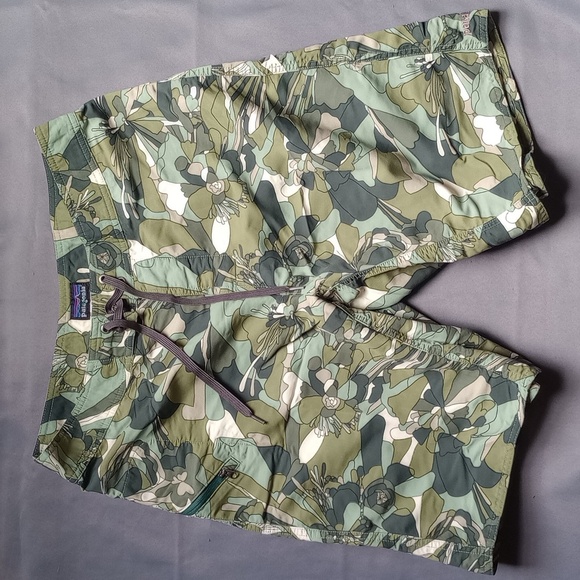 Vintage Patagonia Shorts Size 32 Green AOP Pattern Canoe Paddler Wavefarer Board - Picture 1 of 8
